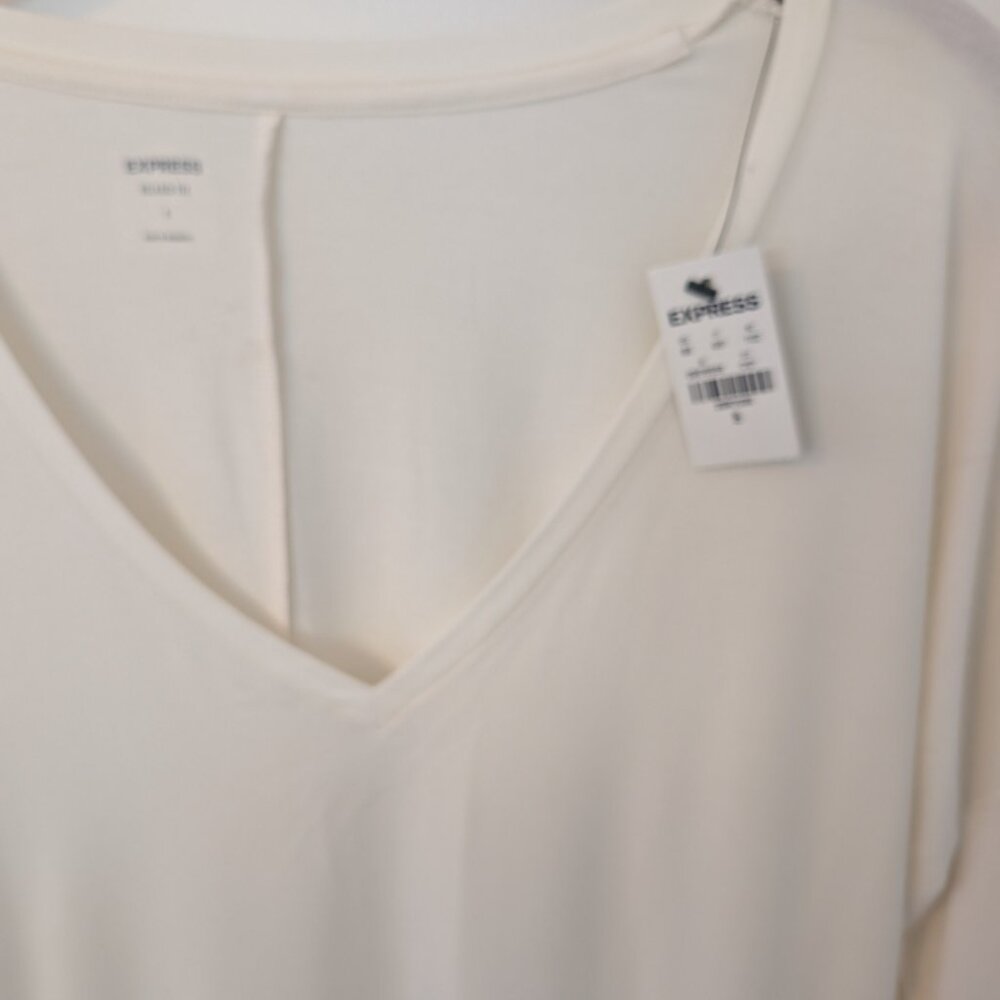Relaxed V-Neck Three Quarter Sleeve London Tee - SZ Small - NWT - Picture 5 of 9
